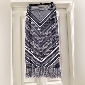 Monoreno Black and White Striped Scarf